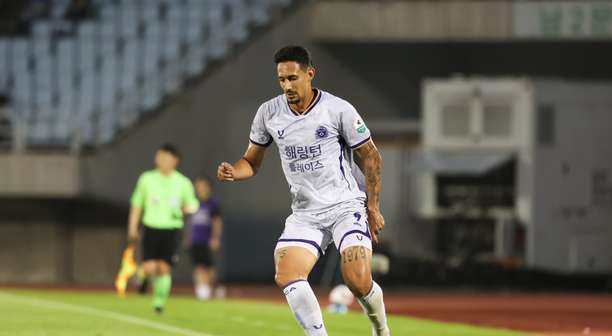 Breno Herculano celebra assistência e vitória do FC Anyang na K-League: 'Resultado muito importante'