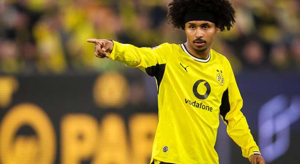 Barcelona anuncia Karim Adeyemi para vaga que foi de Lewandowski