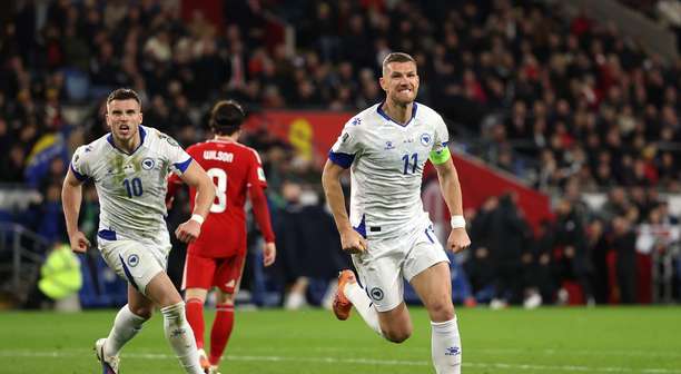 Schalke 04 define futuro de Edin Dzeko após propostas da Itália e MLS