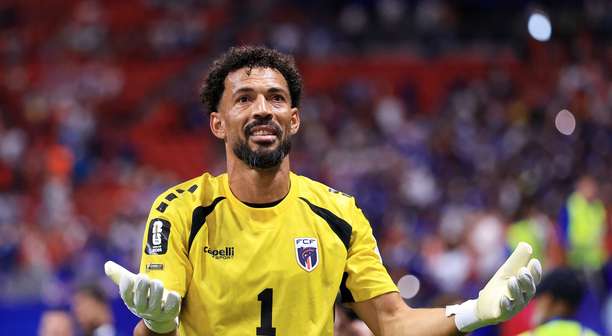 Técnico do Colo Colo revela como será a disputa de Vozinha pela titularidade