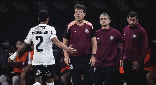 Matheuzinho elogia Fernando Diniz e destaca evolução do Corinthians antes da Libertadores