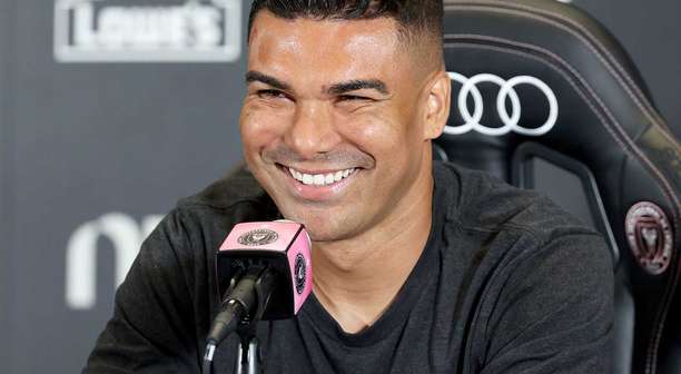 Casemiro exalta Messi como "Deus do futebol" e faz desabafo sobre a Copa