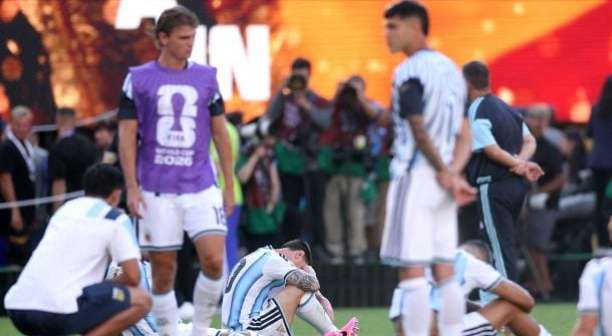 "Para com isso": zagueiro argentino revela bronca na mãe por teorias sobre a Copa