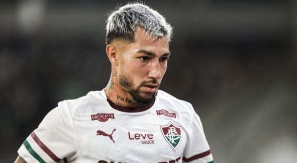 Acosta, do Fluminense, entra pendurado em duelo decisivo contra o Vasco