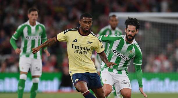 Arsenal sofre, leva três do Betis e é derrotado em amistoso de pré-temporada