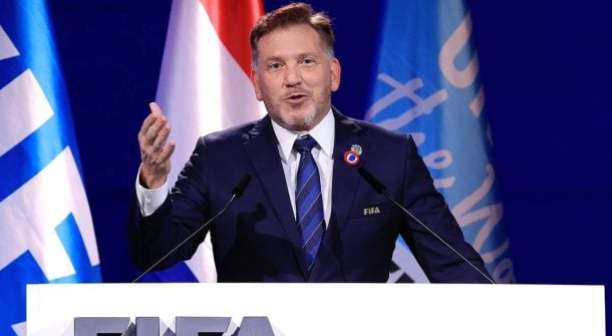 Conmebol dá voto de confiança à Fifa após polêmica e ainda provoca a Uefa