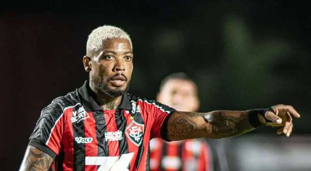 Marinho decide, Vitória vence e elimina Athletico na Copa do Brasil