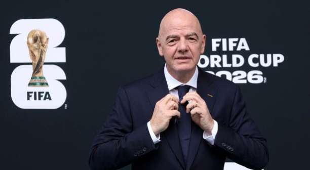 Amante de Infantino recebeu dinheiro para deixar Uefa, diz jornal