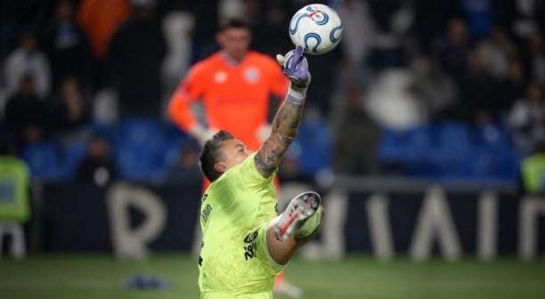 Herói da classificação, Fábio se consolida na história do Fluminense