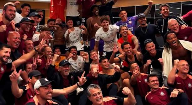 Corinthians mostra festa dos atletas no vestiário após classificação na Libertadores