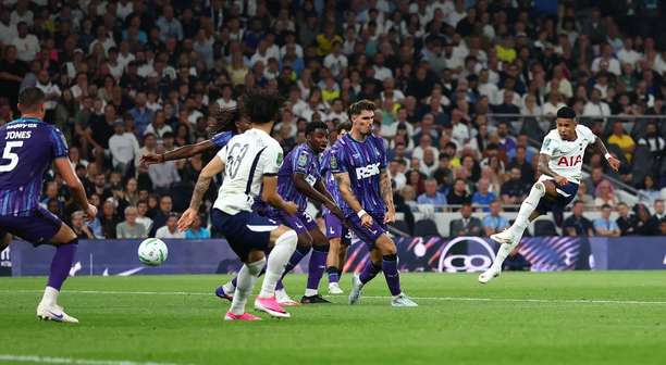 Sávio faz primeiro gol pelo Tottenham e participa de goleada na Copa da Liga