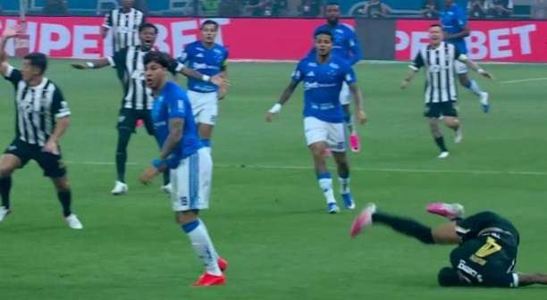 Web reage à entrada de Kaio Jorge em Ruan durante clássico; veja