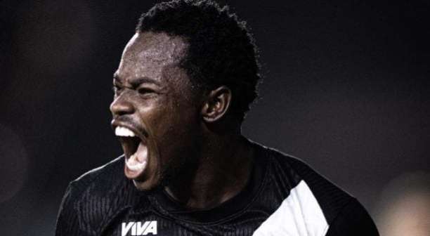 Andrés Gómez valoriza luta do Vasco contra o Vitória: "Espetacular"