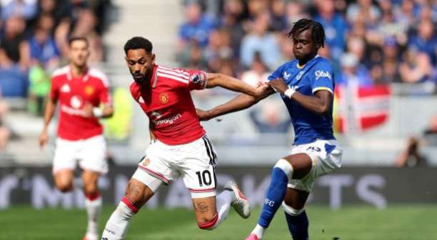 Everton e Manchester United ficam no empate em jogo emocionante até o fim