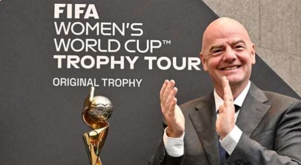 Infantino confirma que buscará novo mandato na Fifa