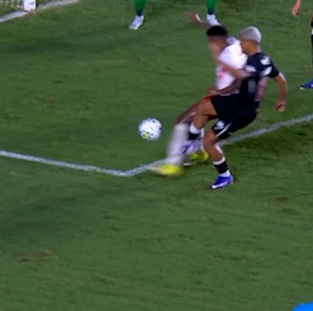 'Não toca na bola': Ouça áudio do VAR de pênalti em Vasco x Bragantino