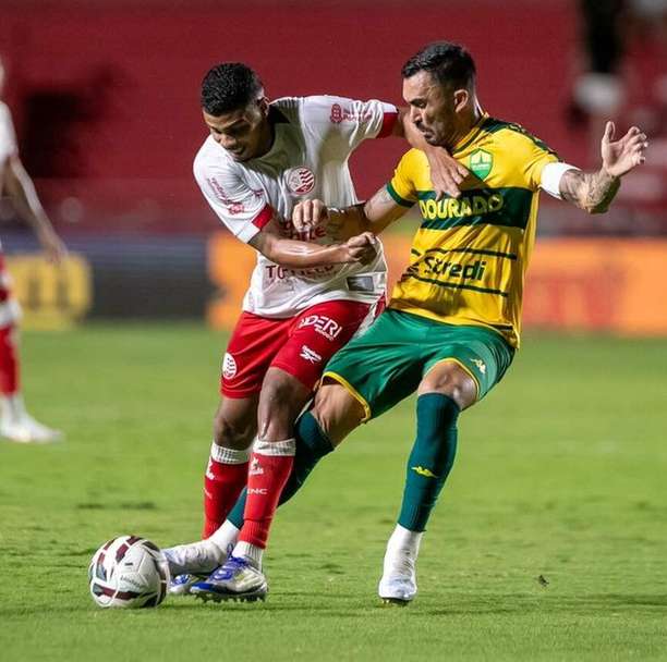 Cuiabá x Vila Nova: onde assistir, escalações e arbitragem