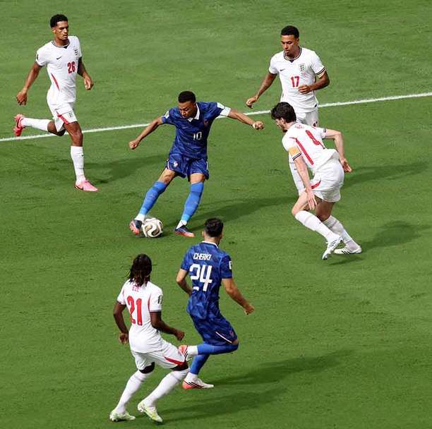 Mbappé admite primeiro tempo inaceitável da França
