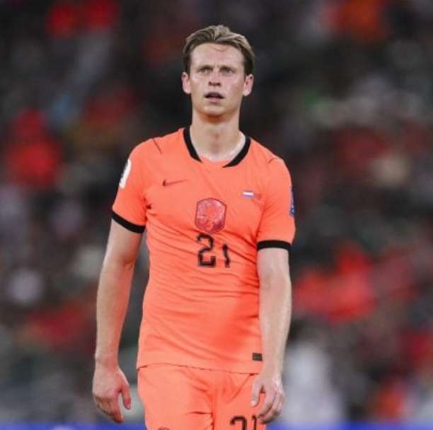 Barcelona confirma lesão de De Jong e perde volante por meses