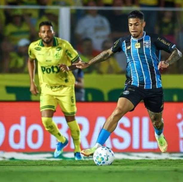 Amuzu marca, e Grêmio arranca empate com o Mirassol