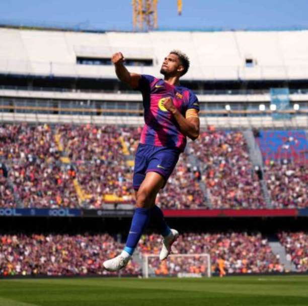 Liverpool encaminha contratação de zagueiro do Barcelona por empréstimo