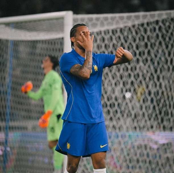 Chelsea vence o Milan em atuação dominante; João Pedro marca duas vezes