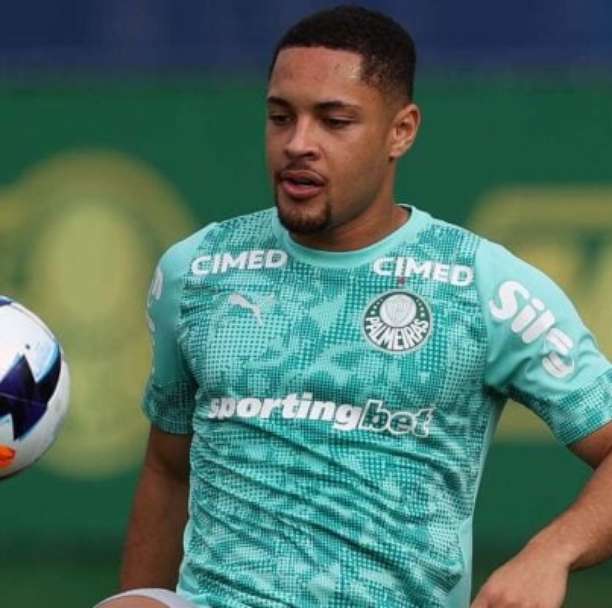 Vitor Roque amplia jejum de gols com a camisa do Palmeiras