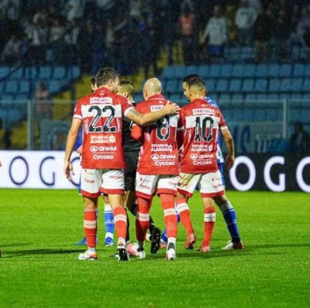 Ex-Flamengo de dupla nacionalidade dá vitória ao CRB na Série B