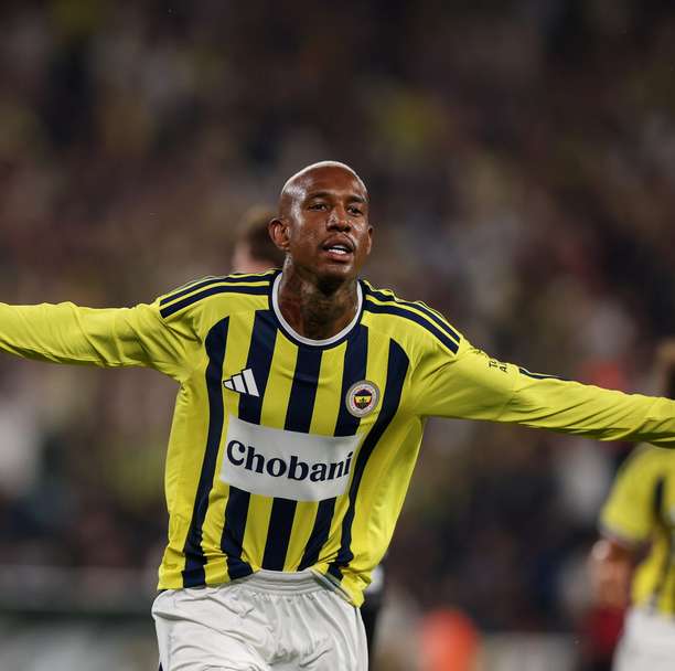 Talisca supera Alex e se torna o maior artilheiro estrangeiro de times turcos em competições europeias