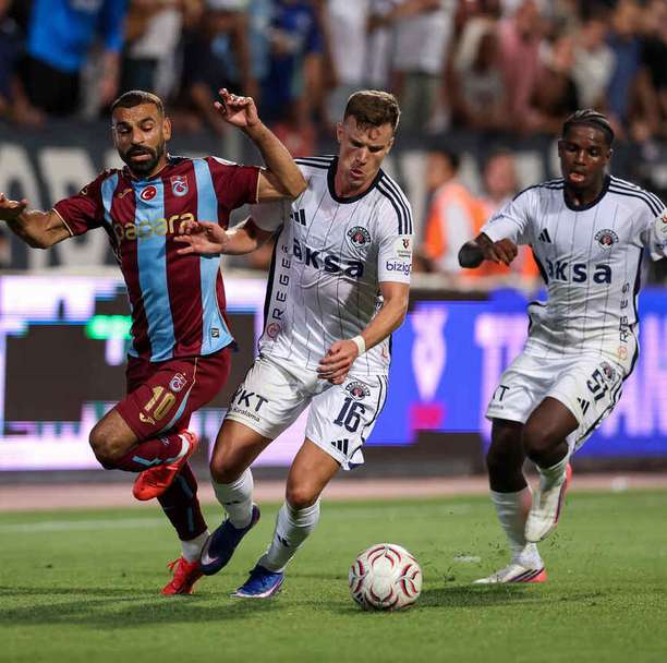 Salah estreia com empate pelo Trabzonspor em jogo do Campeonato Turco