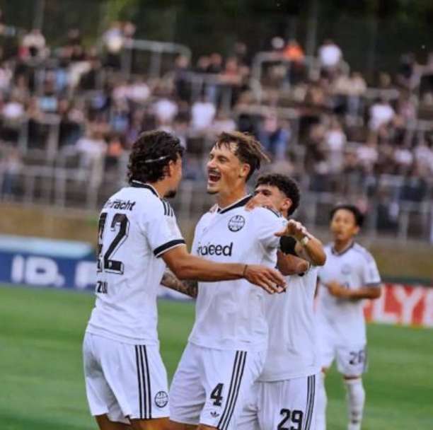 Frankfurt reage após goleada e vence por 11 a 0 na Copa da Alemanha