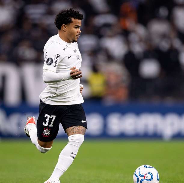 Kaio César se destaca em classificação do Corinthians na Libertadores e lidera estatísticas