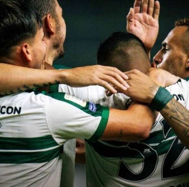 De virada e com "lei do ex", Coritiba vence o Remo no Mangueirão