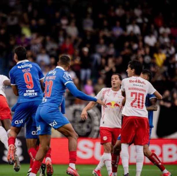 Bahia vence o Bragantino, entra no G4 do Brasileiro e seca o Flu