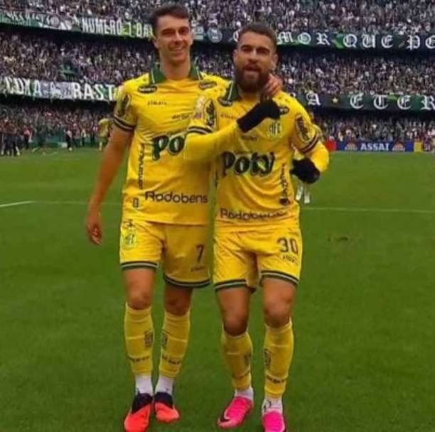 Mirassol vence o Coritiba de virada e deixa o Z4 do Brasileirão