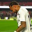 Após goleada histórica, Neymar chora, é consolado por Diniz e deixa campo em silêncio