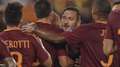 Totti brilha e Roma goleia com ajuda bizarra de ex-Fla