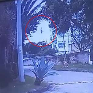 Câmera de segurança flagra momento da queda de um dos helicópteros; veja