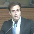 Vereador chama Moraes de 'ditador' e joga Constituição no chão