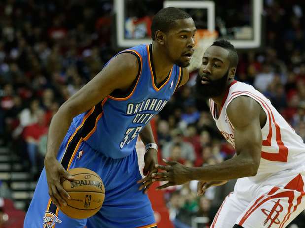 Será interesante ver a James Harden contra sus excompañeros del Thunder. Foto: Getty Images