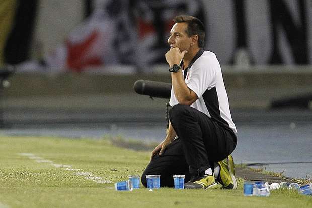 Com dificuldades por Cristóvão, Grêmio sonda Doriva