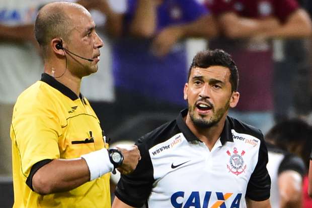 Grêmio confirma lateral do Corinthians e busca mais reforços