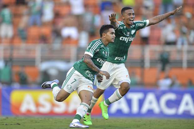 Prass pega pênalti, Palmeiras vence o Corinthians e detona jejum no Pacaembu