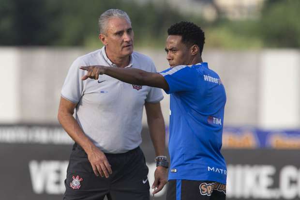 Em alerta após derrota, Corinthians treina com PMs no CT