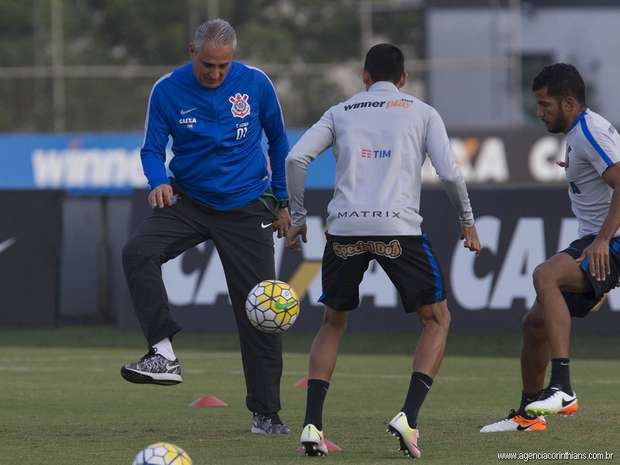 Cristian se diz pronto para sequência, mas Timão só define time no Recife