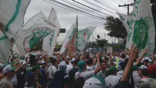 Torcida promete festa no CT e inicia campanha: 'Fica Cuca'