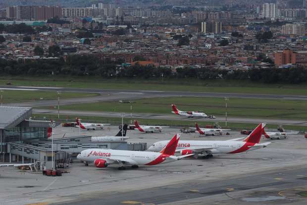 Aviões da Avianca parados no pátio do aeroporto El Dorado, em Bogotá
07/04/2020
REUTERS/Luisa Gonzalez