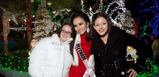 Candidatas a Miss Universo participam de evento beneficente