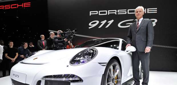 Porsche comemora 50 anos do 911 com versão supersportiva