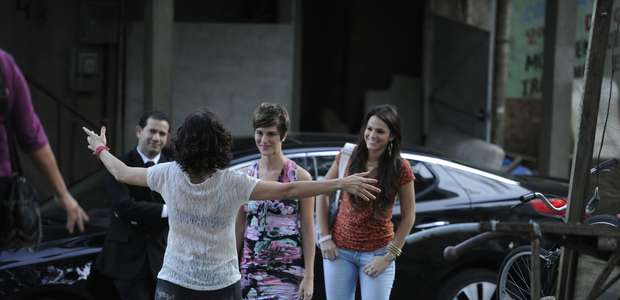 'Salve Jorge': após discussão, Aisha e Lurdinha se aproximam